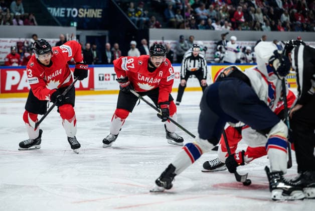260521 Gabriel Vilardi and Sidney Crosby of Canada during the 2026 IIHF Ice hockey, Eishockey World Championship, WM, Weltmeisterschaft between Canada and Norway on May 21, 2026 in Fribourg. Photo: Jesper Zerman BILDBYRAN kod JZ JZ0724 ishockey ice hockey ishockey-vm 2026 vm 2026 iihf world championship kanada canada norge norway canada kanada bbeng norge norway Copyright: JESPERxZERMAN BB260521JZ089