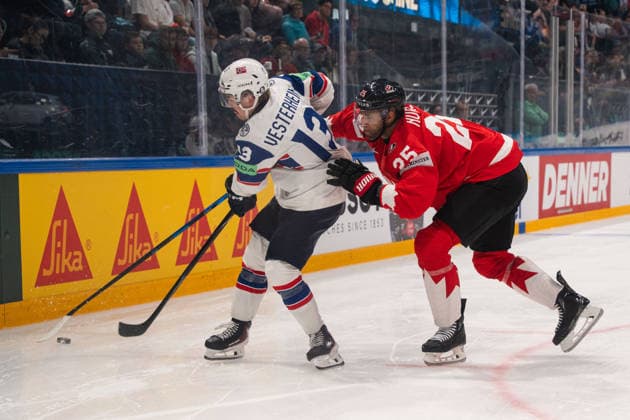 FRIBOURG, FRIBOURG - MAY 21: Petter Vesterheim of Norway battles with Darnell Nurse of Canada during the 2026 IIHF World Championship, WM, Weltmeisterschaft Preliminary Round Group B match between Canada and Norway at BCF Arena on May 21, 2026 in Fribourg, Fribourg, Switzerland. Copyright: xLivioxBaeriswylx xSPPx Sportspressphoto_SPR151127