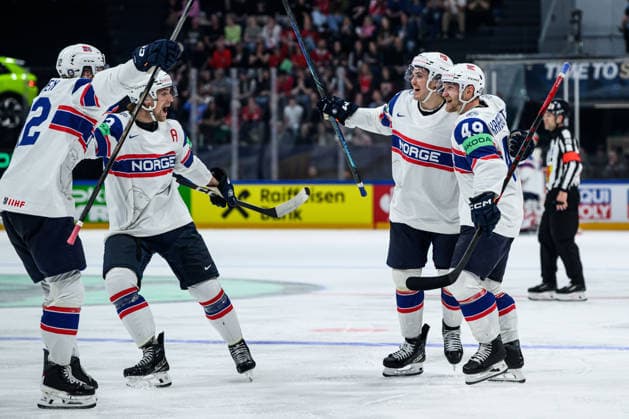260521 Christian Kasastul of Norway celebrates after 4-4 during the 2026 IIHF Ice hockey, Eishockey World Championship, WM, Weltmeisterschaft between Canada and Norway on May 21, 2026 in Fribourg. Photo: Jesper Zerman BILDBYRAN kod JZ JZ0724 ishockey ice hockey ishockey-vm 2026 vm 2026 iihf world championship kanada canada norge norway canada kanada bbeng jubel norge norway celebrates Copyright: JESPERxZERMAN BB260521JZ092