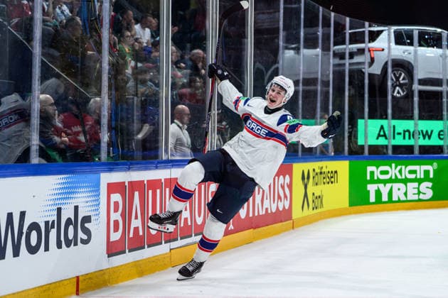 260521 Tinus Luc Koblar of Norway celebrates after 4-5 during the 2026 IIHF Ice hockey, Eishockey World Championship, WM, Weltmeisterschaft between Canada and Norway on May 21, 2026 in Fribourg. Photo: Jesper Zerman BILDBYRAN kod JZ JZ0724 ishockey ice hockey ishockey-vm 2026 vm 2026 iihf world championship kanada canada norge norway canada kanada bbeng jubel norge norway celebrates Copyright: JESPERxZERMAN BB260521JZ094