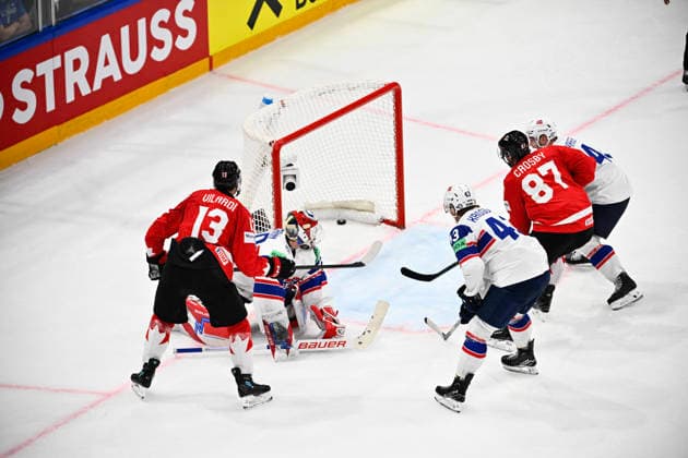 FRIBOURG, SCHWEIZ 20260521 Kanadas Gabriel Vilardi 13 gör mal, 3-3, under torsdagens match i ishockey-VM (grupp B) mellan Kanada och Norge pa BCF Arena, Fribourg i Schweiz.