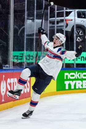 260521 Tinus Luc Koblar of Norway celebrates after 4-5 during the 2026 IIHF Ice hockey, Eishockey World Championship, WM, Weltmeisterschaft between Canada and Norway on May 21, 2026 in Fribourg. Photo: Jesper Zerman BILDBYRAN kod JZ JZ0724 ishockey ice hockey ishockey-vm 2026 vm 2026 iihf world championship kanada canada norge norway canada kanada bbeng jubel norge norway celebrates Copyright: JESPERxZERMAN BB260521JZ097
