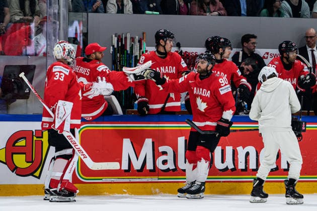 260521 Ryan O Reilly of Canada celebrates after 5-5 during the 2026 IIHF Ice hockey, Eishockey World Championship, WM, Weltmeisterschaft between Canada and Norway on May 21, 2026 in Fribourg. Photo: Jesper Zerman BILDBYRAN kod JZ JZ0724 ishockey ice hockey ishockey-vm 2026 vm 2026 iihf world championship kanada canada norge norway canada kanada bbeng jubel norge norway celebrates Copyright: JESPERxZERMAN BB260521JZ098
