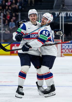 260521 Havard ostrem Salsten and Christian Kasastul of Norway celebrates after 4-4 during the 2026 IIHF Ice hockey, Eishockey World Championship, WM, Weltmeisterschaft between Canada and Norway on May 21, 2026 in Fribourg. Photo: Jesper Zerman BILDBYRAN kod JZ JZ0724 ishockey ice hockey ishockey-vm 2026 vm 2026 iihf world championship kanada canada norge norway canada kanada bbeng jubel norge norway celebrates Copyright: JESPERxZERMAN BB260521JZ100