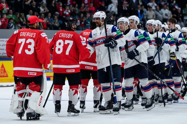 260521 Sidney Crosby of Canada and Andreas Martinsen of Norway during the 2026 IIHF Ice hockey, Eishockey World Championship, WM, Weltmeisterschaft between Canada and Norway on May 21, 2026 in Fribourg. Photo: Jesper Zerman BILDBYRAN kod JZ JZ0724 ishockey ice hockey ishockey-vm 2026 vm 2026 iihf world championship kanada canada norge norway canada kanada bbeng norge norway Copyright: JESPERxZERMAN BB260521JZ103