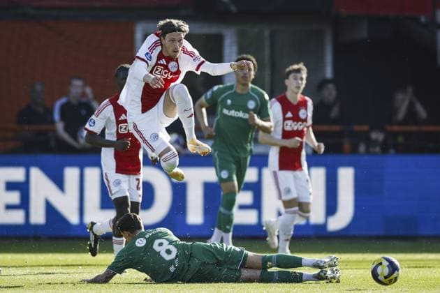 VOLENDAM - (lr) Mika Godts of AFC Ajax and Tika de Jonge of FC Groningen during the Conference League play-off match between AFC Ajax and FC Groningen at the Kras Stadium on 21 May 2026 in Volendam, the Netherlands. MAURICE VAN STEEN ANP play-offs Conference League 2025-2026 xVIxANPxSportx xxANPxIVx 558967118 originalFilename: 558967118.jpg