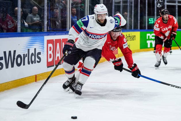 260521 Eirik Salsten of Norway and Morgan Rielly of Canada during the 2026 IIHF Ice hockey, Eishockey World Championship, WM, Weltmeisterschaft between Canada and Norway on May 21, 2026 in Fribourg. Photo: Jesper Zerman BILDBYRAN kod JZ JZ0724 ishockey ice hockey ishockey-vm 2026 vm 2026 iihf world championship kanada canada norge norway bbeng Copyright: JESPERxZERMAN BB260521JZ106