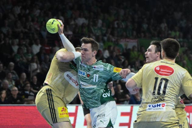21.05.2026, xlakx, Handball Daikin HBL, Fuechse Berlin - TSV Hannover-Burgdorf v.l. Justus Fischer (TSV Hannover-Burgdorf), Lasse Andersson (Fuechse Berlin) Zweikampf, Duell, Kampf, tackle Berlin
