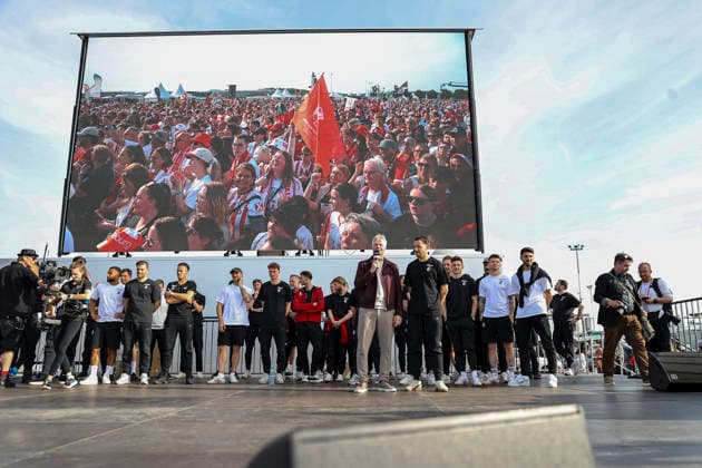 SC Freiburg Mannschaft auf der Bühne bei den Fans , Deutschland, Fussball, Empfang Stadt Freiburg, Fest Programm, SC Freiburg, 21.05.2026, Freiburg im Breisgau Neuen Messe Deutschland Copyright: xGrantxHubbsx