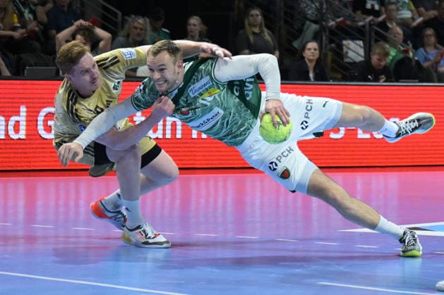 21.05.2026, xlakx, Handball Daikin HBL, Fuechse Berlin - TSV Hannover-Burgdorf v.l. Lukas Stutzke (TSV Hannover-Burgdorf), Mathias Gidsel (Fuechse Berlin) Zweikampf, Duell, Kampf, tackle Berlin