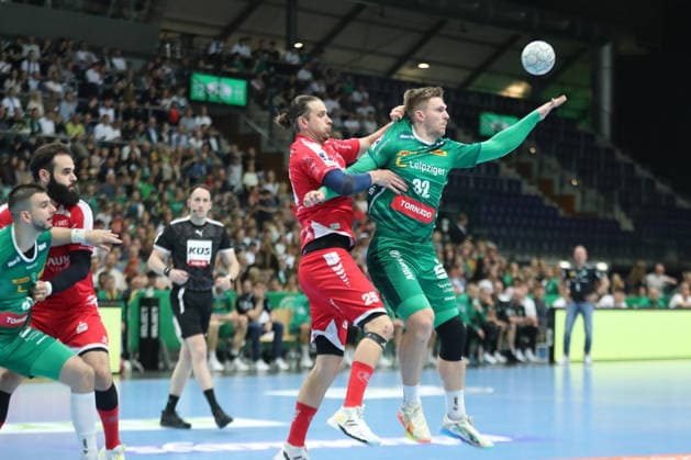 Handball DAIKIN HBL, SC DHfK Leipzig - MT Melsungen; 21.05.2026 Franz Semper (32, SC DHfK Leipzig) am Ball vor Olle Forsell Schefvert (25, MT Melsungen). Handball, DAIKIN HBL, 1. Bundesliga, Saison 2025 2026, 32. Spieltag: SC DHfK Leipzig vs. MT Melsungen am 21.05.2026 in der Quarterback Immobilien Arena Leipzig. Copyright: xBEAUTIFULxSPORTS JanxKaeferx