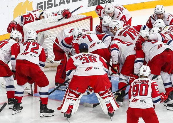 RUSSIA, KAZAN - MAY 21, 2026: Lokomotov Yaroslavl s players ahead of Leg 6 of the 2025 26 Kontinental Hockey League Gagarin Cup final playoff tie between Ak Bars Kazan and Lokomotiv Yaroslavl at Tatneft Arena. Yegor Aleyev TASS  92838051