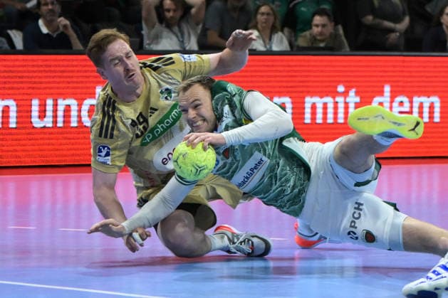 21.05.2026, xlakx, Handball Daikin HBL, Fuechse Berlin - TSV Hannover-Burgdorf v.l. Lukas Stutzke (TSV Hannover-Burgdorf), Mathias Gidsel (Fuechse Berlin) Zweikampf, Duell, Kampf, tackle Berlin