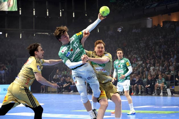 DEU, DHB, 1.HBL, Fuechse Berlin vs. Hannover Burgdorf, 21.05.2026, Max-Schmeling-Halle, Berlin, DEU, DHB, 1.HBL, Fuechse Berlin vs. Hannover Burgdorf, im Bild Nils Lichtlein (Fuechse Berlin 17), Leif Tissier, Lukas Stutzke (Hannover-Burgdorf 39), Leif Tissier (Hannover-Burgdorf 7)