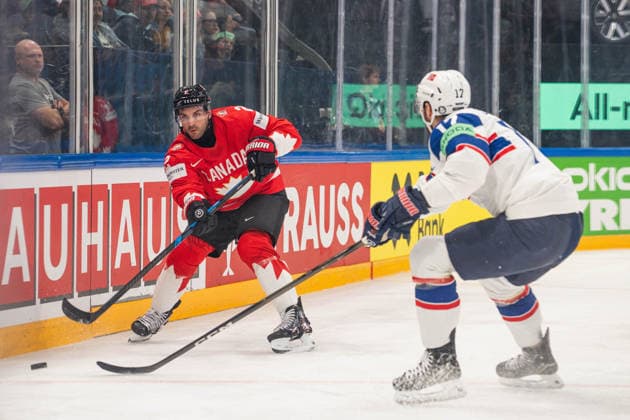 FRIBOURG, FRIBOURG - MAY 21: Dylan DeMelo of Canada battles with Eirik Salsten of Norway during the 2026 IIHF World Championship, WM, Weltmeisterschaft Preliminary Round Group B match between Canada and Norway at BCF Arena on May 21, 2026 in Fribourg, Fribourg, Switzerland. Copyright: xLivioxBaeriswylx xSPPx Sportspressphoto_SPR151143