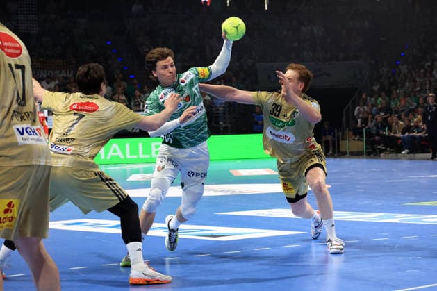 DEU, DHB, 1.HBL, Fuechse Berlin vs. Hannover Burgdorf, 21.05.2026, Max-Schmeling-Halle, Berlin, DEU, DHB, 1.HBL, Fuechse Berlin vs. Hannover Burgdorf, im Bild Nils Lichtlein (Fuechse Berlin 17), Lukas Stutzke (Hannover-Burgdorf 39), Leif Tissier (Hannover-Burgdorf 7)