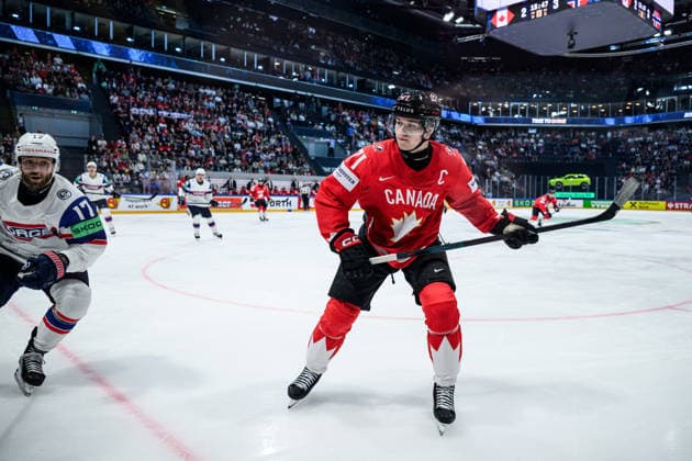 260521 Eirik Salsten of Norway and Macklin Celebrini of Canada during the 2026 IIHF Ice hockey, Eishockey World Championship, WM, Weltmeisterschaft between Canada and Norway on May 21, 2026 in Fribourg. Photo: Jesper Zerman BILDBYRAN kod JZ JZ0724 ishockey ice hockey ishockey-vm 2026 vm 2026 iihf world championship kanada canada norge norway bbeng Copyright: JESPERxZERMAN BB260521JZ115