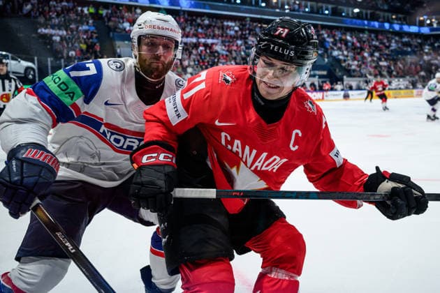 260521 Eirik Salsten of Norway and Macklin Celebrini of Canada during the 2026 IIHF Ice hockey, Eishockey World Championship, WM, Weltmeisterschaft between Canada and Norway on May 21, 2026 in Fribourg. Photo: Jesper Zerman BILDBYRAN kod JZ JZ0724 ishockey ice hockey ishockey-vm 2026 vm 2026 iihf world championship kanada canada norge norway bbeng Copyright: JESPERxZERMAN BB260521JZ116