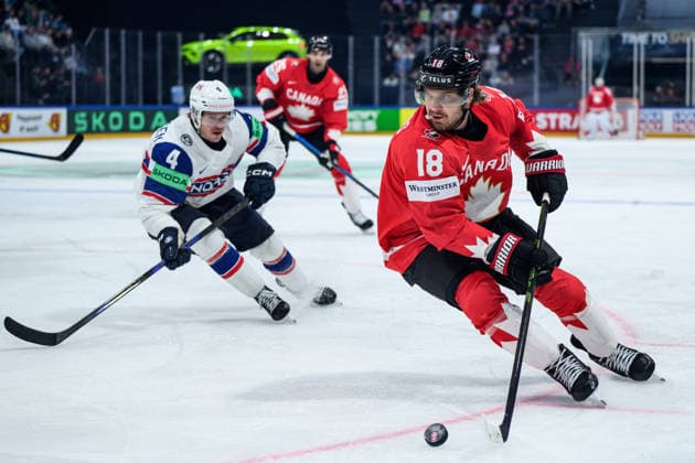 260521 Johannes Johannesen of Norway and Robert Thomas of Canada during the 2026 IIHF Ice hockey, Eishockey World Championship, WM, Weltmeisterschaft between Canada and Norway on May 21, 2026 in Fribourg. Photo: Jesper Zerman BILDBYRAN kod JZ JZ0724 ishockey ice hockey ishockey-vm 2026 vm 2026 iihf world championship kanada canada norge norway bbeng Copyright: JESPERxZERMAN BB260521JZ117