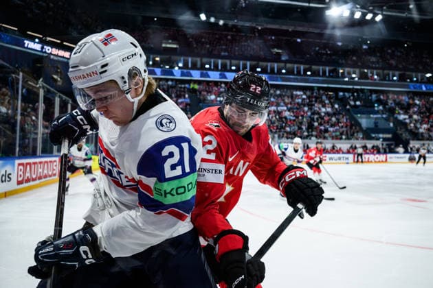 260521 Mikkel Eriksen of Norway and Evan Bouchard of Canada during the 2026 IIHF Ice hockey, Eishockey World Championship, WM, Weltmeisterschaft between Canada and Norway on May 21, 2026 in Fribourg. Photo: Jesper Zerman BILDBYRAN kod JZ JZ0724 ishockey ice hockey ishockey-vm 2026 vm 2026 iihf world championship kanada canada norge norway bbeng Copyright: JESPERxZERMAN BB260521JZ127