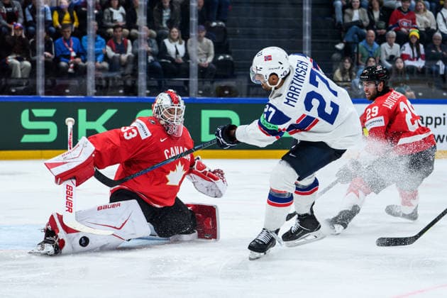 260521 Cam Talbot of Canada and Andreas Martinsen of Norway during the 2026 IIHF Ice hockey, Eishockey World Championship, WM, Weltmeisterschaft between Canada and Norway on May 21, 2026 in Fribourg. Photo: Jesper Zerman BILDBYRAN kod JZ JZ0724 ishockey ice hockey ishockey-vm 2026 vm 2026 iihf world championship kanada canada norge norway bbeng Copyright: JESPERxZERMAN BB260521JZ130