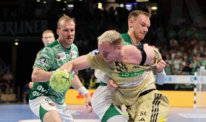 Justus Fischer, Mathias Gidsel Zweikampf Spielszene Aktion Handball HBL Bundesliga Herren 32. Spieltag Saison 2025 2026 21.05.2026 Füchse Berlin vs TSV Hannover Burgdorf