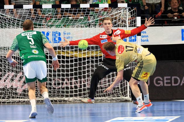 DEU, DHB, 1.HBL, Fuechse Berlin vs. Hannover Burgdorf, 21.05.2026, Max-Schmeling-Halle, Berlin, DEU, DHB, 1.HBL, Fuechse Berlin vs. Hannover Burgdorf, im Bild Lasse Ludwig (Fuechse Berlin 1), August Pedersen (Hannover-Burgdorf 17)