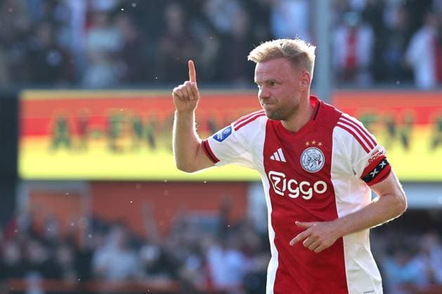 VOLENDAM - (lr) Ajax player Davy Klaassen celebrates after scoring during the Dutch Eredivisie match between Ajax and FC Groningen at Kras Stadium on May 21, 2026 in Volendam, the Netherlands. (Photo by DeFodi Images) -