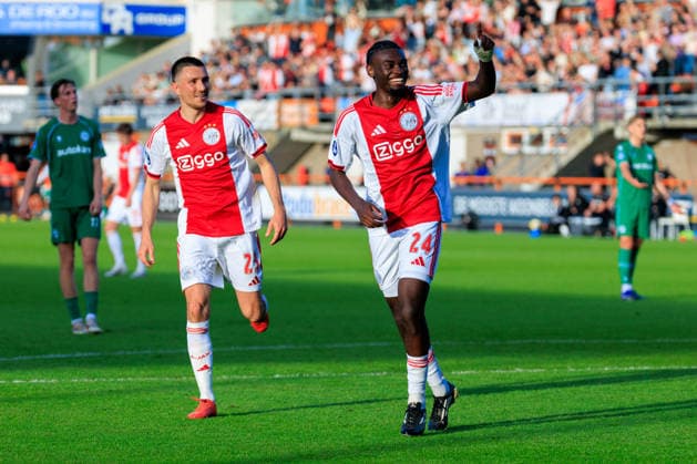 2026-05-21 AFC Ajax v FC Groningen - Dutch Eredivisie Play-Offs VOLENDAM, NETHERLANDS - MAY 21: Steven Berghuis of Ajax, Jorthy Mokio of Ajax during the Dutch Eredivisie Play-Offs match between AFC Ajax and FC Groningen at Kras Stadion on May 21, 2026 in Volendam, Netherlands. Volendam Kras Stadion Netherlands Content not available for redistribution in The Netherlands directly or indirectly through any third parties. Copyright: xMarcelxvanxPlateringenx