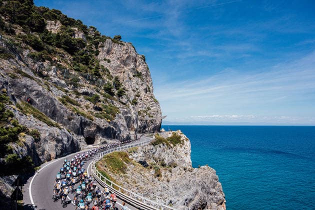 2026 Giro d Italia Stage 12 Picture by Zac Williams SWpix.com - 21 05 2026 - Cycling - 2026 Giro d Italia - Stage 12 - Imperia to Novi Ligure - The peloton. Copyright: x xSWpix.comx(t axPhotographyxHubxLtd)xZacxWilliams SWpix.comx SWP-2645