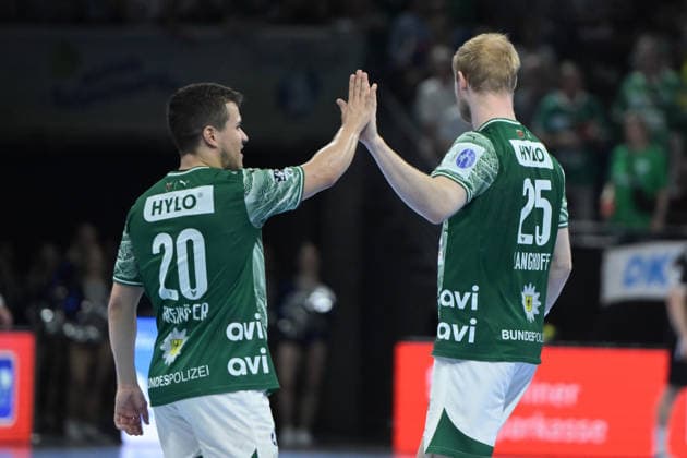 21.05.2026, xlakx, Handball Daikin HBL, Fuechse Berlin - TSV Hannover-Burgdorf v.l. Tim Freihoefer (Fuechse Berlin), Matthes Langhoff (Fuechse Berlin) abklatschen Berlin