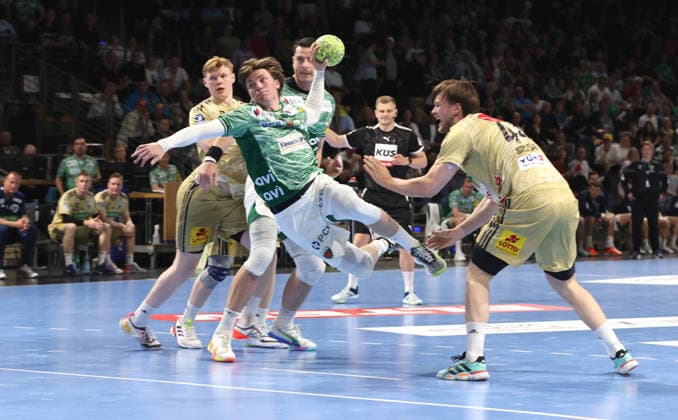 Nils Lichtlein erzielt ein Tor, Thomas Alfred Solstad Zweikampf Spielszene Aktion Handball HBL Bundesliga Herren 32. Spieltag Saison 2025 2026 21.05.2026 Füchse Berlin vs TSV Hannover Burgdorf