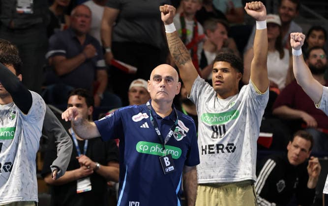 Trainer Juan Carlos Pastor Gomez gibt Anweisungen Aktion Oberkörper Handball HBL Bundesliga Herren 32. Spieltag Saison 2025 2026 21.05.2026 Füchse Berlin vs TSV Hannover Burgdorf