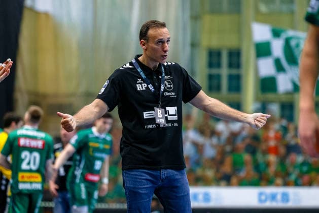 Roberto Garcia Parrondo (MT Melsungen, Cheftrainer) gibt Anweisungen, gestikuliert, SC DHfK Leipzig vs MT Melsungen, Handball, 1. Bundesliga, 32. Spieltag, Saison 2025 2026, 21.05.2026, SC DHfK Leipzig vs MT Meslungen, Handball, 1. Bundesliga, 32. Spieltag, Saison 2025 2026, 21.05.2026 Leipzig Copyright: xEibner-Pressefoto LauraxRoemerx EP_LRR