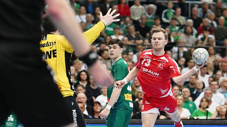 Handball-Bundesliga, Saison 2025 2026, 32. Spieltag, SC DHfK Leipzig vs. MT Melsungen (21.05.2026) Torwurf Timo Kastening (Außen Außenspieler Melsungen, Rückennummer 73) gegen Domenico Ebner (Torhüter Tormann DHfK Leipzig, Rückennumer 1) beim Handball-Bundesliga-Spiel DHfK Leipzig gegen MT Melsungen (21.05.2026) Leipzig Sachsen Deutschland QUARTERBACK Immobilien Arena Am Sportforum 2