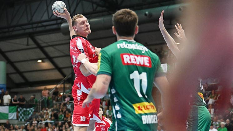 Handball-Bundesliga, Saison 2025 2026, 32. Spieltag, SC DHfK Leipzig vs. MT Melsungen (21.05.2026) Torwurf Dainis Kristopans (Rückraum Melsungen, Rückennummer 10) beim Handball-Bundesliga-Spiel DHfK Leipzig gegen MT Melsungen (21.05.2026) Leipzig Sachsen Deutschland QUARTERBACK Immobilien Arena Am Sportforum 2
