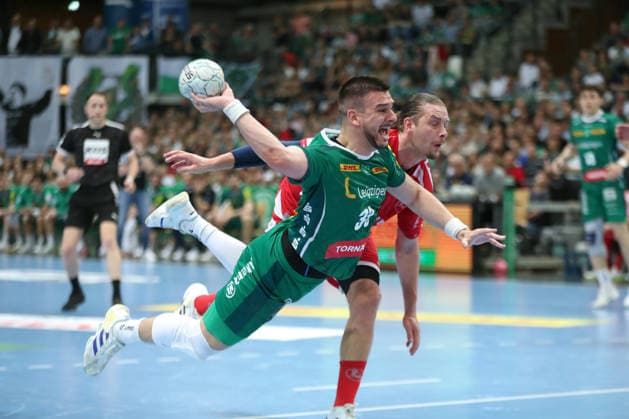 Handball DAIKIN HBL, SC DHfK Leipzig - MT Melsungen; 21.05.2026 Luka Rogan (33, SC DHfK Leipzig) wirft im Fallen. Handball, DAIKIN HBL, 1. Bundesliga, Saison 2025 2026, 32. Spieltag: SC DHfK Leipzig vs. MT Melsungen am 21.05.2026 in der Quarterback Immobilien Arena Leipzig. Copyright: xBEAUTIFULxSPORTS JanxKaeferx