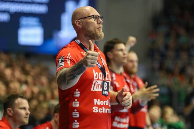 21.05.2026, xgox, Handball - Daikin HBL SC Magdeburg - SG Flensburg-Handewitt emspor, v.l. Ales Pajovic (Flensburg, Trainer) gibt Anweisungen, gestikuliert mit den Armen, gesticulate, gives instructions Magdeburg