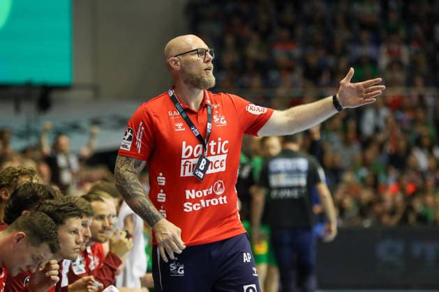21.05.2026, xgox, Handball - Daikin HBL SC Magdeburg - SG Flensburg-Handewitt emspor, v.l. Ales Pajovic (Flensburg, Trainer) gibt Anweisungen, gestikuliert mit den Armen, gesticulate, gives instructions Magdeburg