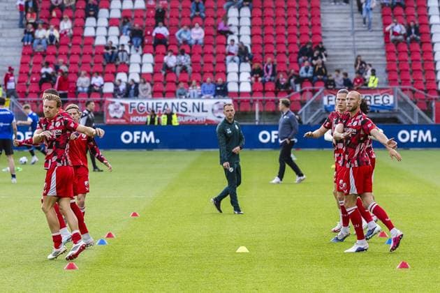 UTRECHT , 21-05-2026 , Stadion Galgenwaard , season 2025 2026 , play-offs for European football , Dutch football Eredivisie , match between Utrecht - Heerenveen , picture shows stadium overview-05-2026 , Stadion Galgenwaard , season 2025 2026 , play-offs for European football , Dutch football Eredivisie , match between Utrecht - Heerenveen , picture shows Utrecht players warming up. Utrecht - Heerenveen (play off) x203867068x Copyright: