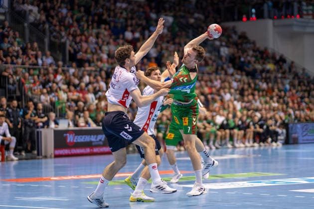 Deutschland: HBL DAIKIN Handball Bundesliga 2025 - 2026, 30. Spieltag - SC Magdeburg vs SG Flensburg Handewitt - GETEC Arena (Magdeburg): Felix Claar (SC Magdeburg, 7) am Ball Copyright: xTomxLauruschkatx