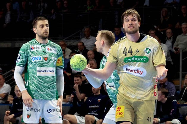 DEU, DHB, 1.HBL, Fuechse Berlin vs. Hannover Burgdorf, 21.05.2026, Max-Schmeling-Halle, Berlin, DEU, DHB, 1.HBL, Fuechse Berlin vs. Hannover Burgdorf, im Bild Nejc Cehte (Fuechse Berlin 22), Mathias Gidsel (Fuechse Berlin 19), Thomas Alfred Solstad (Hannover-Burgdorf 44)