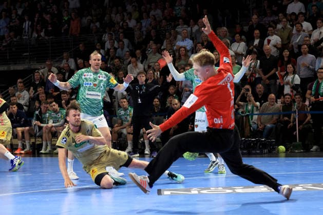 DEU, DHB, 1.HBL, Fuechse Berlin vs. Hannover Burgdorf, 21.05.2026, Max-Schmeling-Halle, Berlin, DEU, DHB, 1.HBL, Fuechse Berlin vs. Hannover Burgdorf, im Bild Max Darj (Fuechse Berlin 5), Mathias Gidsel (Fuechse Berlin 19), Lasse Ludwig (Fuechse Berlin 1), Thomas Alfred Solstad (Hannover-Burgdorf 44)