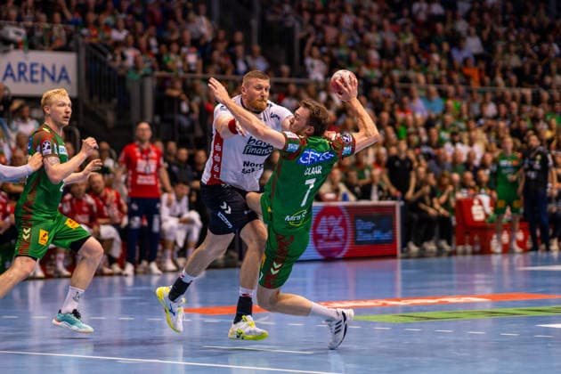 Deutschland: HBL DAIKIN Handball Bundesliga 2025 - 2026, 30. Spieltag - SC Magdeburg vs SG Flensburg Handewitt - GETEC Arena (Magdeburg): Felix Claar (SC Magdeburg, 7) am Ball Copyright: xTomxLauruschkatx