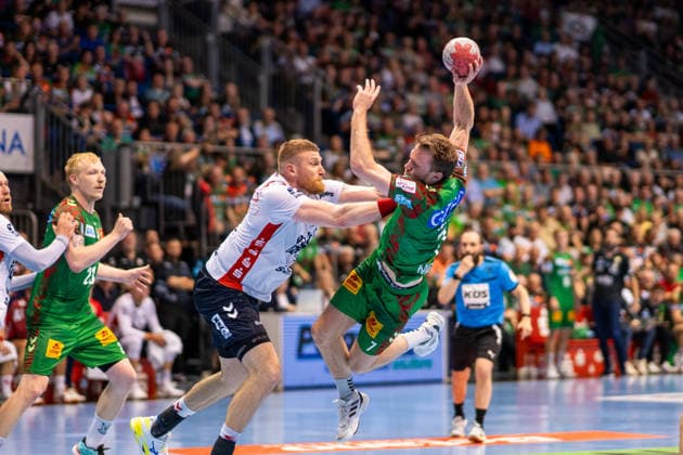 Deutschland: HBL DAIKIN Handball Bundesliga 2025 - 2026, 30. Spieltag - SC Magdeburg vs SG Flensburg Handewitt - GETEC Arena (Magdeburg): Felix Claar (SC Magdeburg, 7) am Ball Copyright: xTomxLauruschkatx