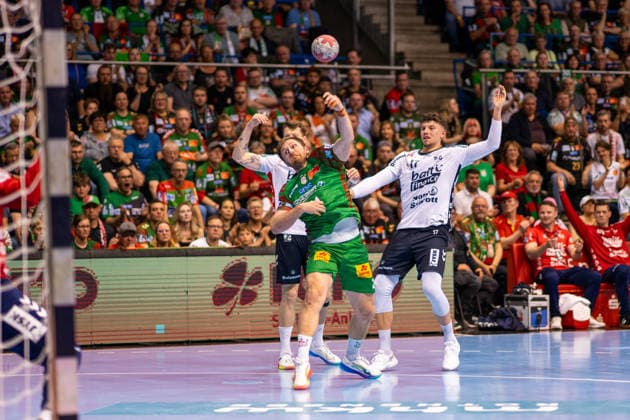 Deutschland: HBL DAIKIN Handball Bundesliga 2025 - 2026, 30. Spieltag - SC Magdeburg vs SG Flensburg Handewitt - GETEC Arena (Magdeburg): Albin Lagergren (SC Magdeburg, 21) am Ball Copyright: xTomxLauruschkatx