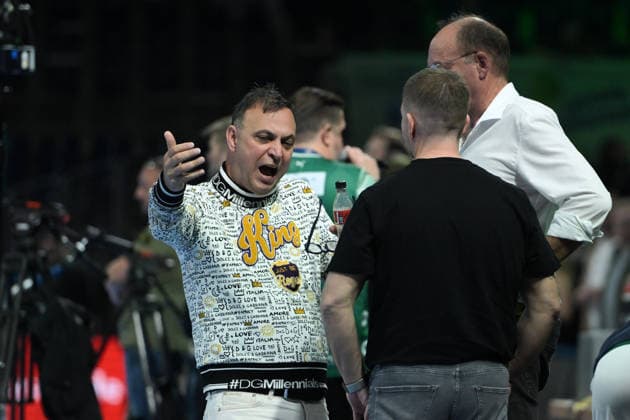 21.05.2026, xlakx, Handball Daikin HBL, Fuechse Berlin - TSV Hannover-Burgdorf v.l. Bob Hanning (Fuechse Berlin Geschaeftsfuehrer) gibt Anweisungen, gestikuliert mit den Armen, gesticulate, gives instructions Berlin