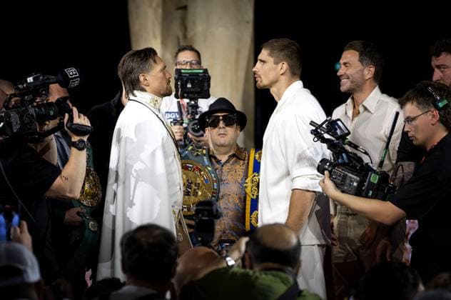 CAIRO - World champion Oleksandr Usyk and boxer Rico Verhoeven during a press conference, PK, Pressekonferenz at the Grand Egyptian Museum ahead of the title fight at the Pyramids of Giza. KOEN VAN WEEL ANP xVIxANPxSportx xxANPxIVx 558978139 originalFilename: 558978139.jpg