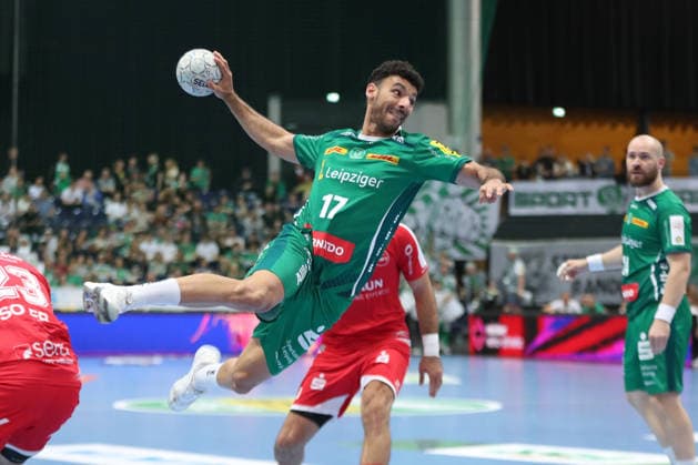 Handball DAIKIN HBL, SC DHfK Leipzig - MT Melsungen; 21.05.2026 Ahmed Khairi (17, SC DHfK Leipzig) fliegt zum Wurf. Handball, DAIKIN HBL, 1. Bundesliga, Saison 2025 2026, 32. Spieltag: SC DHfK Leipzig vs. MT Melsungen am 21.05.2026 in der Quarterback Immobilien Arena Leipzig. Copyright: xBEAUTIFULxSPORTS JanxKaeferx