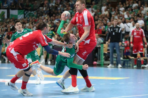Handball DAIKIN HBL, SC DHfK Leipzig - MT Melsungen; 21.05.2026 Franz Semper (32, SC DHfK Leipzig) wird schmerzhaft gestoppt. Handball, DAIKIN HBL, 1. Bundesliga, Saison 2025 2026, 32. Spieltag: SC DHfK Leipzig vs. MT Melsungen am 21.05.2026 in der Quarterback Immobilien Arena Leipzig. Copyright: xBEAUTIFULxSPORTS JanxKaeferx